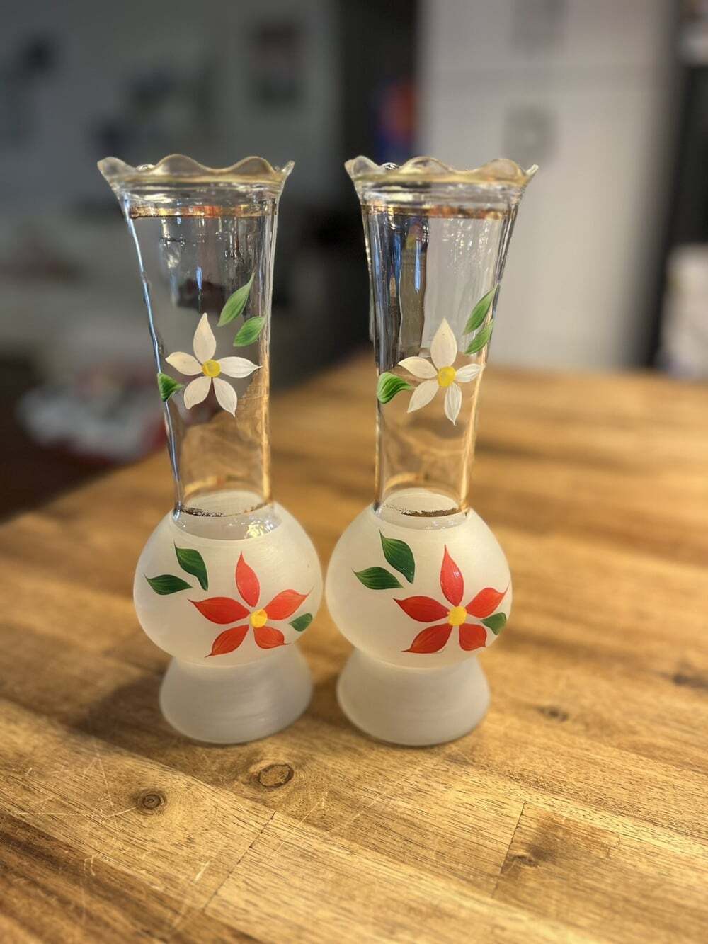 BARTLETT COLLINS Hand Painted 9" Poinsettia Blown Glass Scalloped Vases Set Of 2